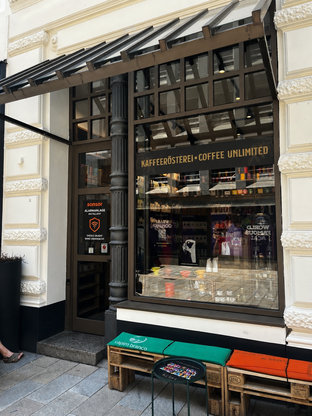 Wenn in der Großstadt die Lichter ausgehen, passt sonsor auf den Kaffee auf