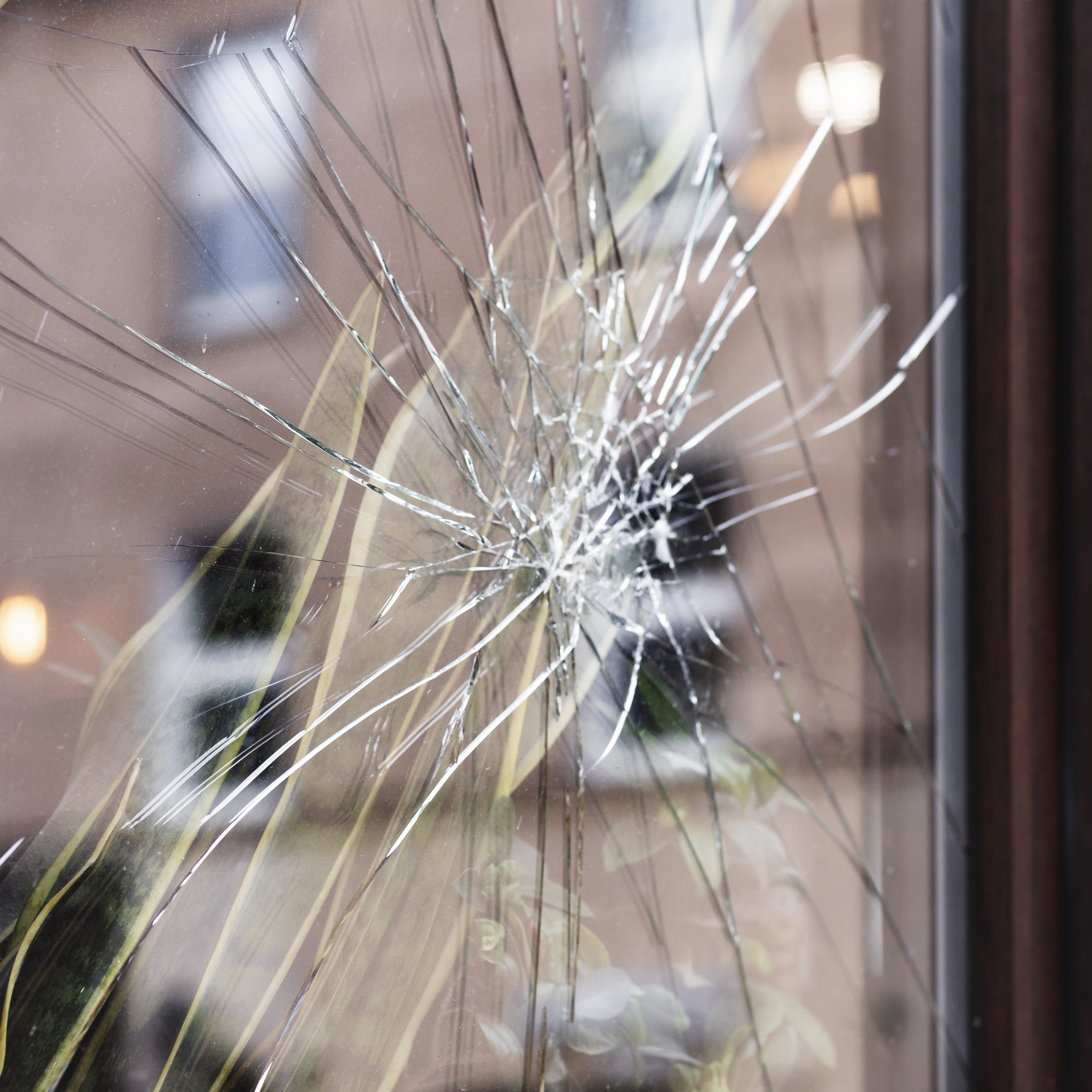 Eingeschlagene Fensterscheibe