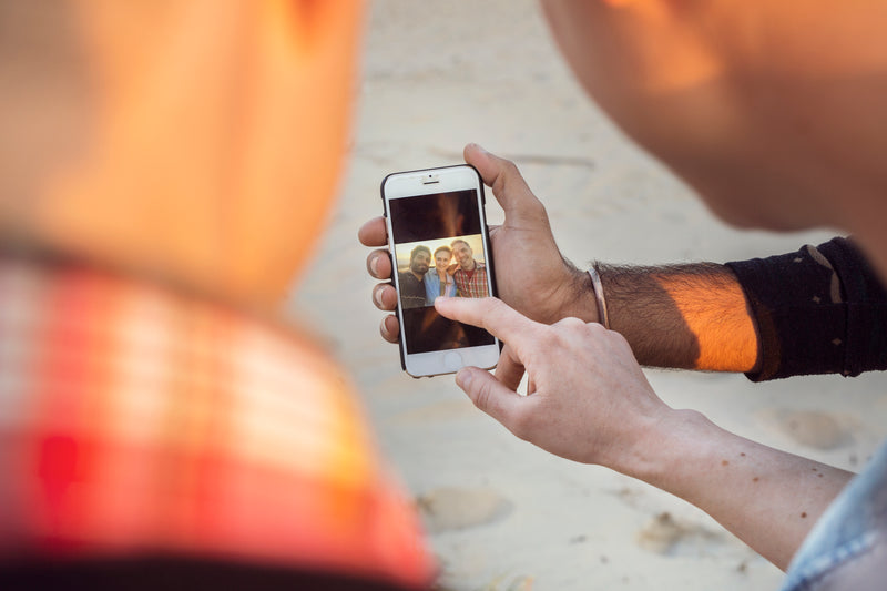 Gruppenfoto auf Smartphone